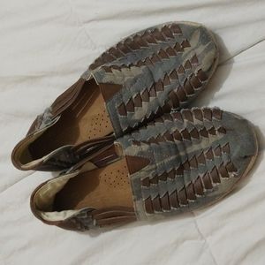 Toms Slip Ons size 9.5